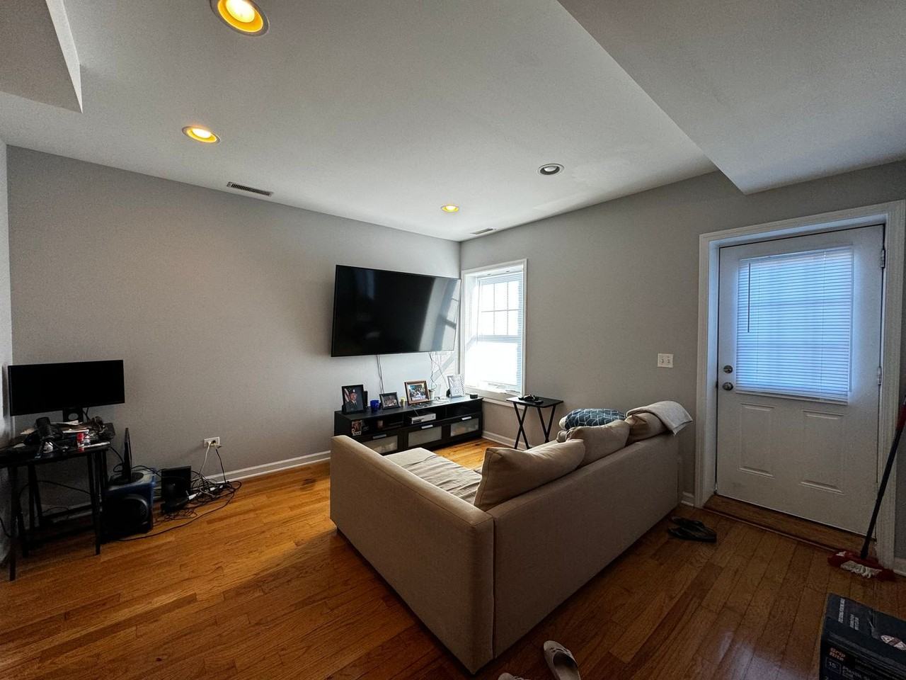 4057 W Melrose St #2 - Photo 3 of 8