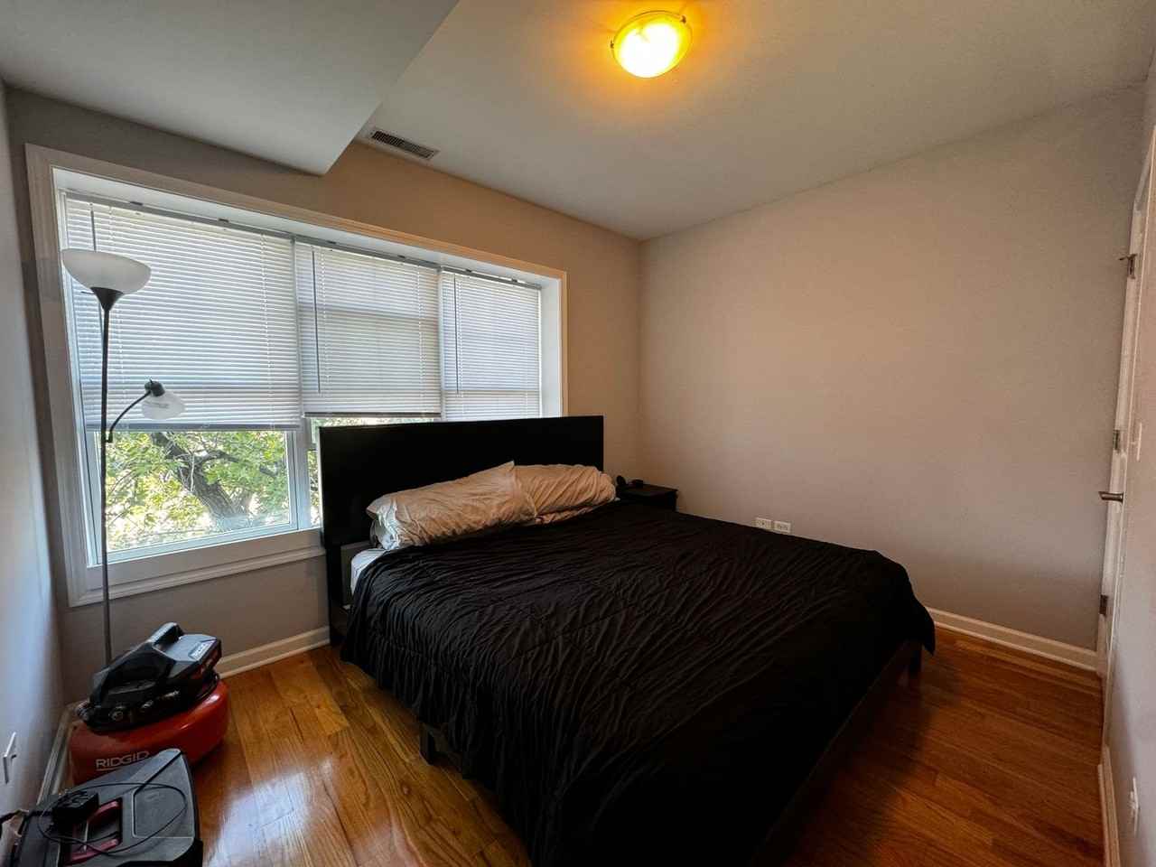 4057 W Melrose St #2 - Photo 4 of 8