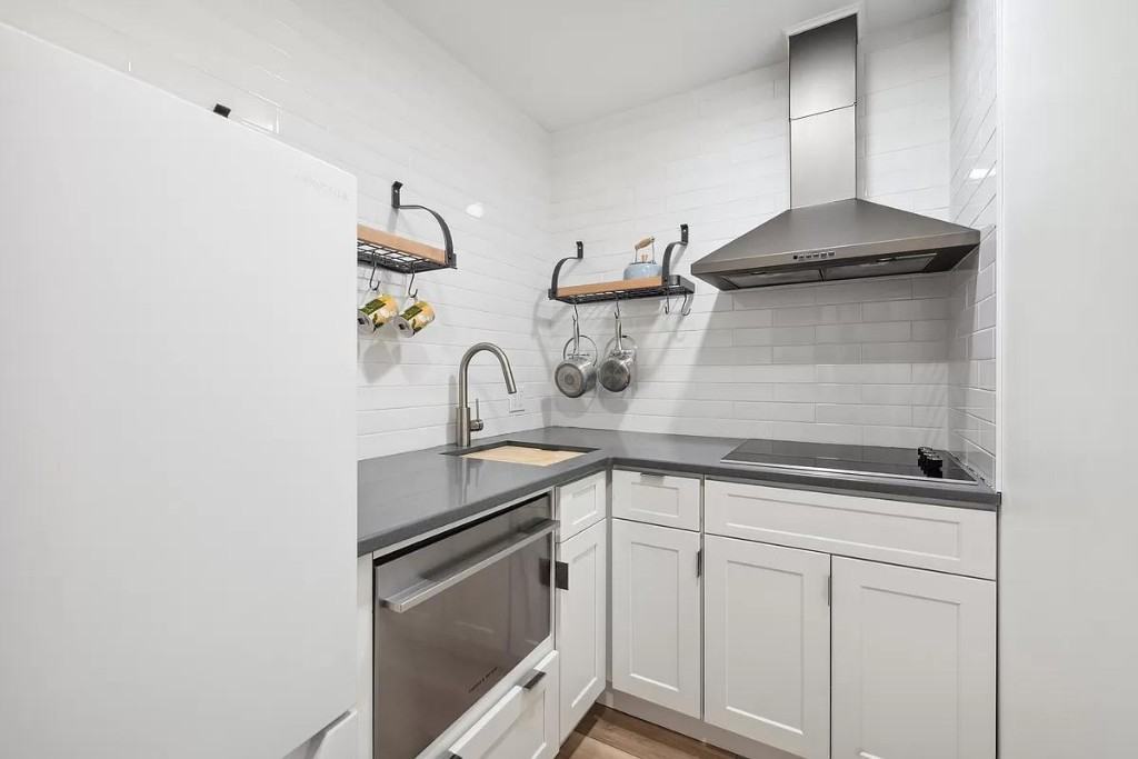 Pine St #4C - Photo 3 of 14