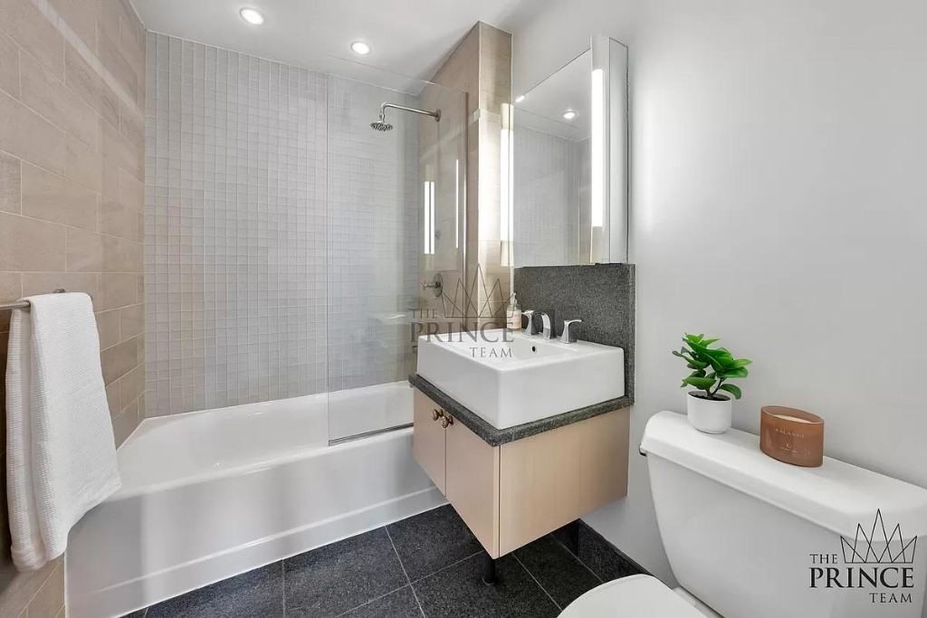 Greenwich St #5C - Photo 5 of 8