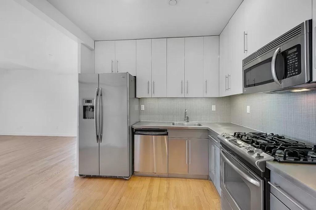 Delancey St #15A - Photo 6 of 11