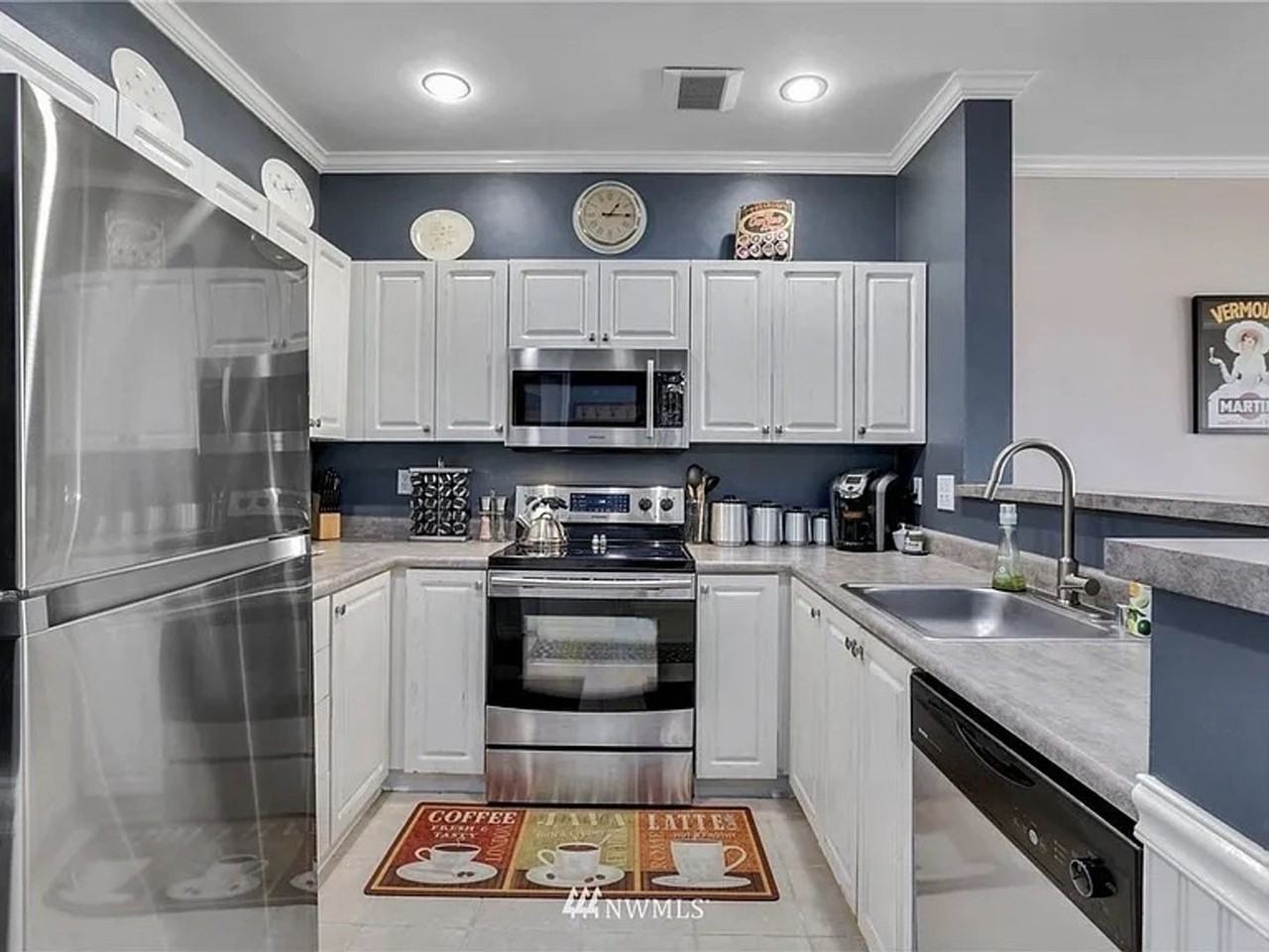 2414 1st Ave - Photo 3 of 24