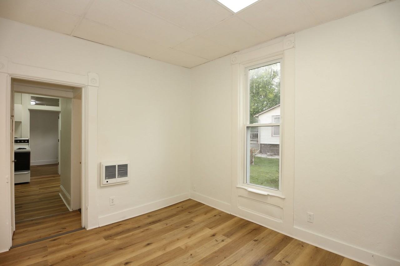 612 1/2 E Pike St - Photo 2 of 8