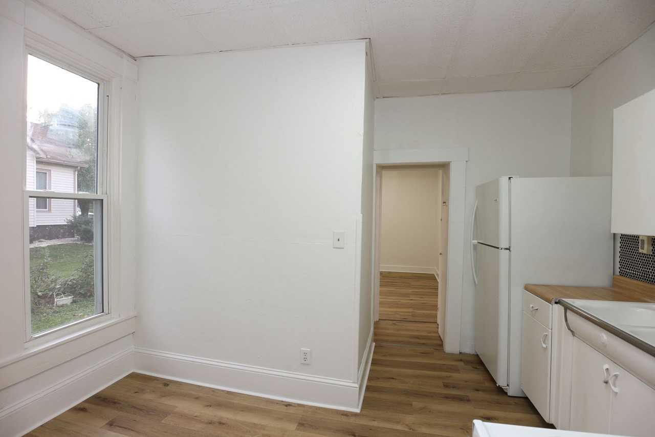 612 1/2 E Pike St - Photo 4 of 8