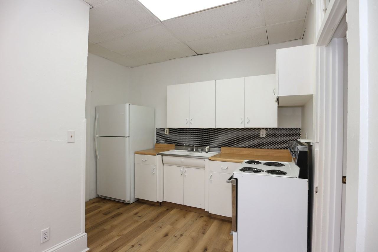 612 1/2 E Pike St - Photo 5 of 8