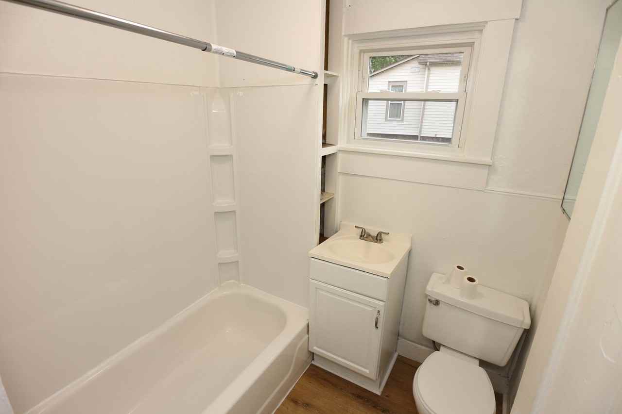 612 1/2 E Pike St - Photo 6 of 8