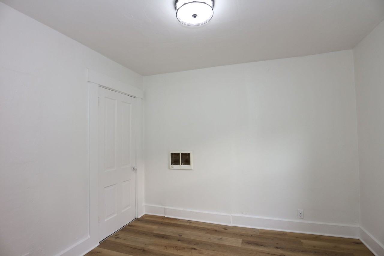 612 1/2 E Pike St - Photo 7 of 8