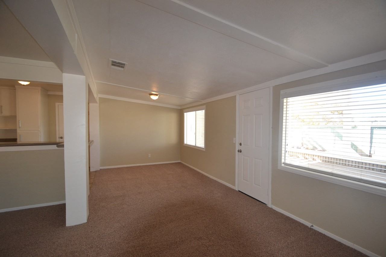 1482 Eucalyptus Dr - Photo 3 of 10