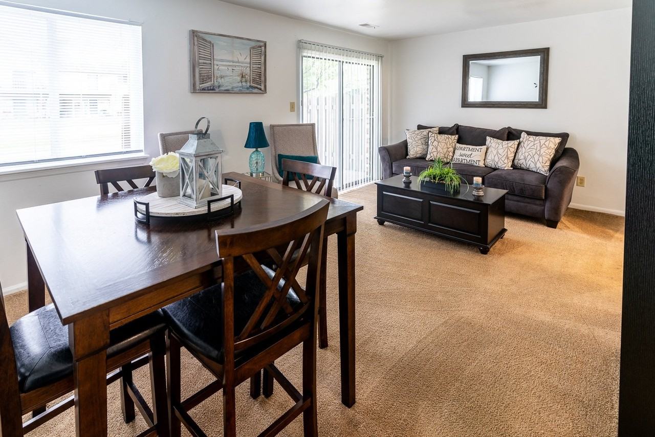 Lake Camelot Apartments - Photo 4 of 35