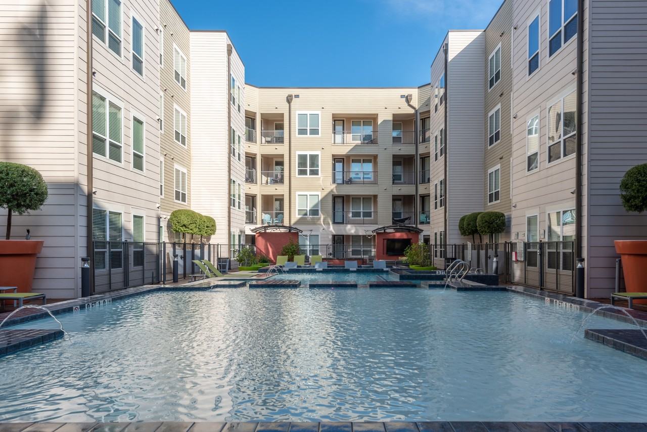 Sunrise by the Park - Photo 2 of 48