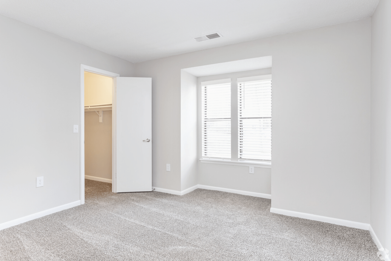 The Hampton - Photo 7 of 20