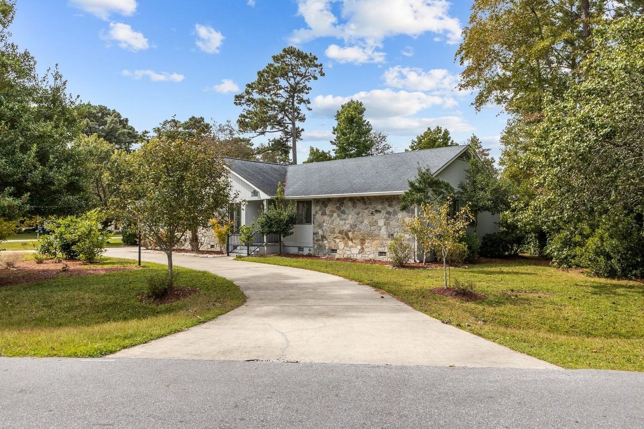 401 Lord Granville Dr - Photo 4 of 49