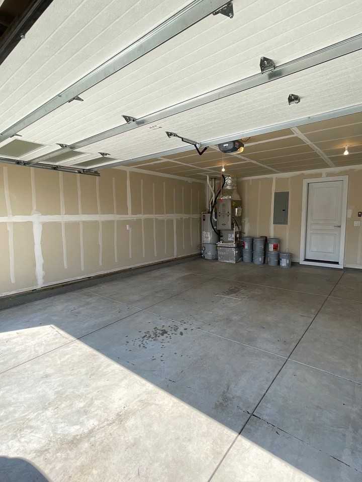 2984 Ne Roxy Pl - Photo 7 of 8