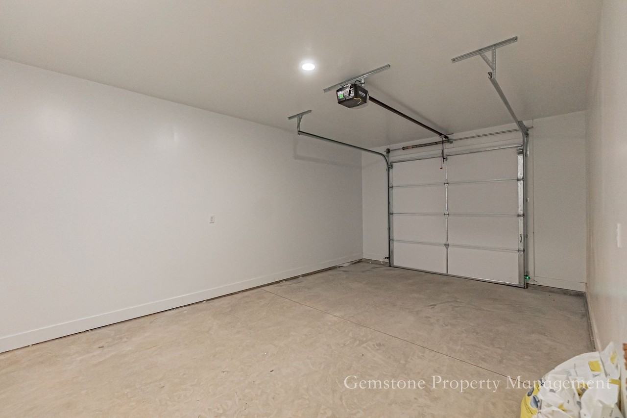 520 Harvester Ave - Photo 3 of 42