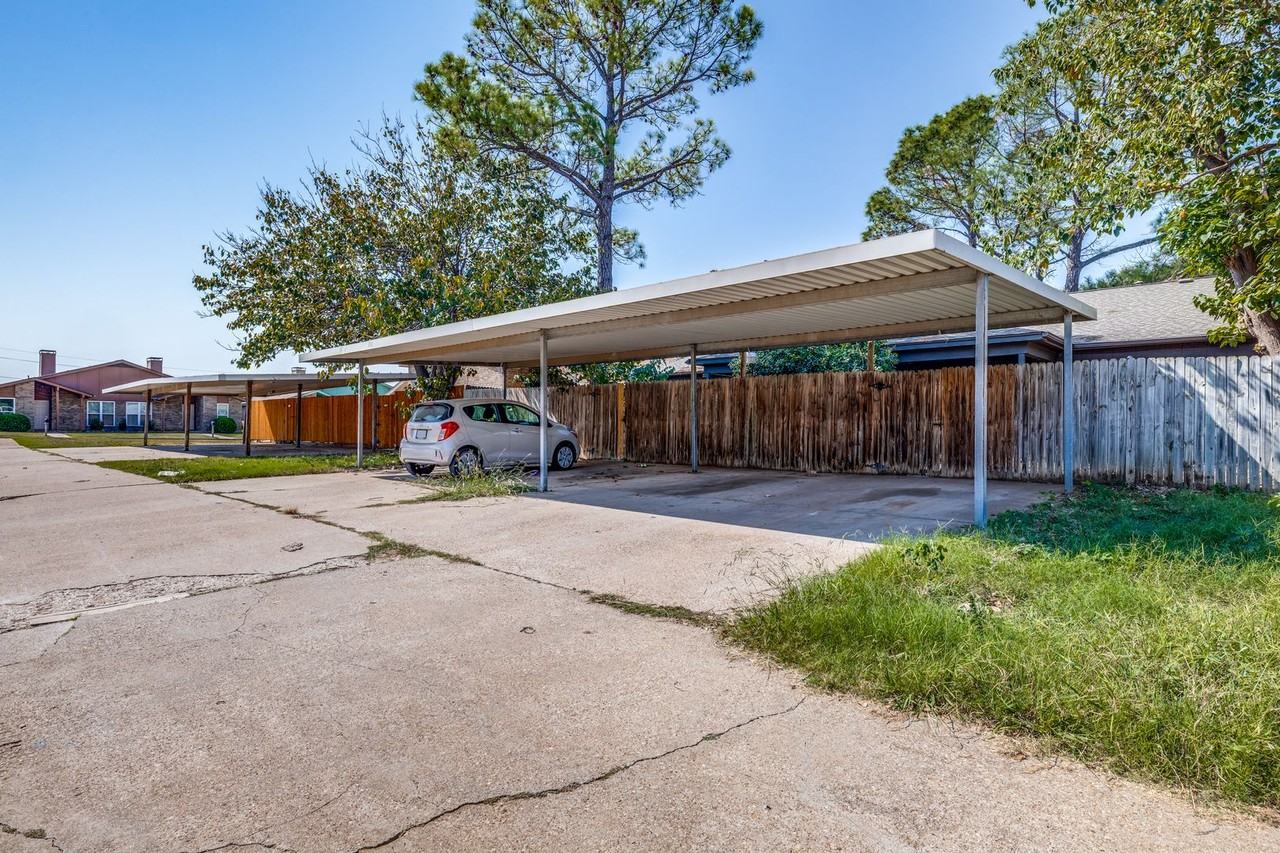 2733 Saint George Pl - Photo 2 of 23