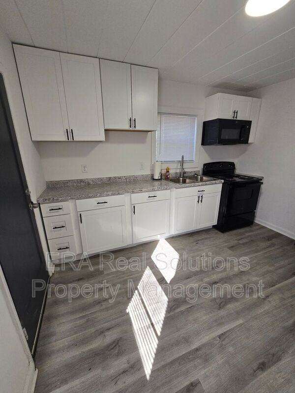 680 N James Rd - Photo 2 of 15