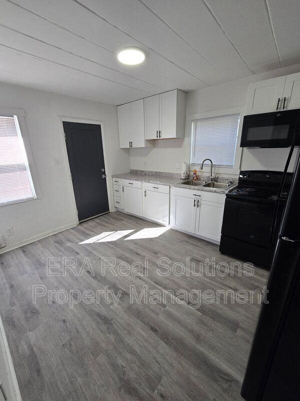 680 N James Rd - Photo 3 of 15