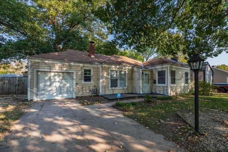 2046 N Burns St - Photo 2 of 29