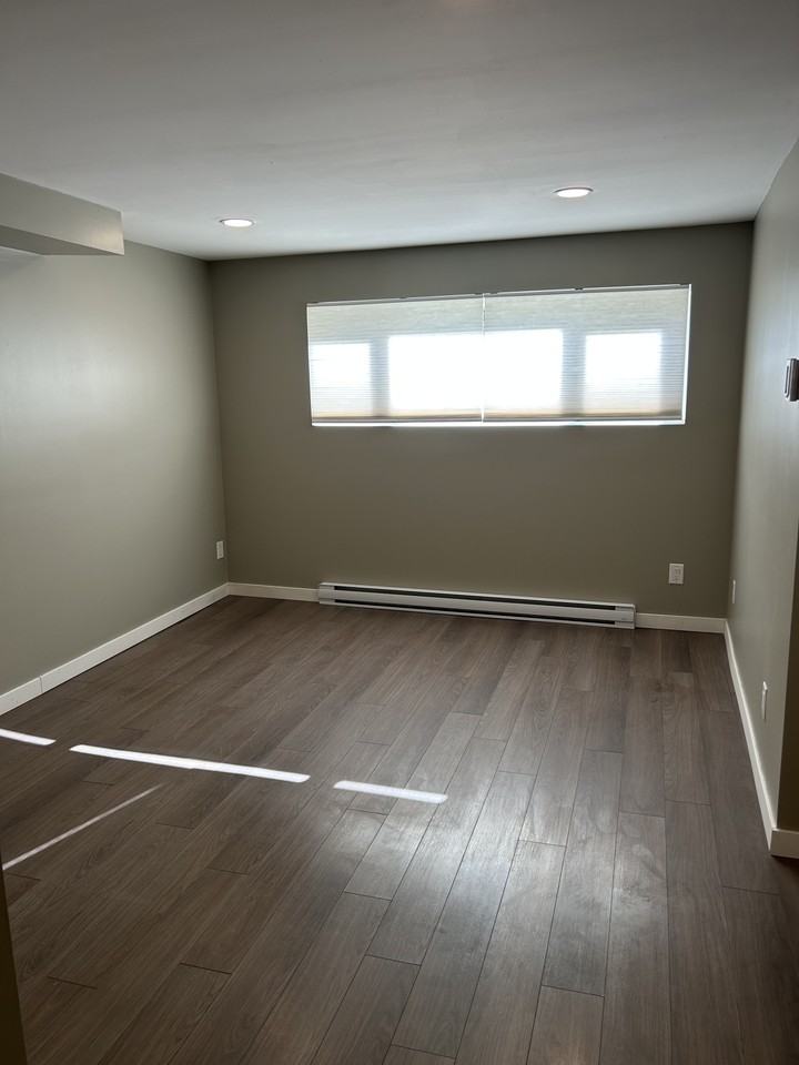 569 Talbot Avenue - Photo 2 of 8