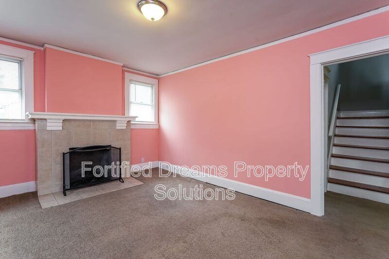 700 W 25th St - Photo 2 of 15