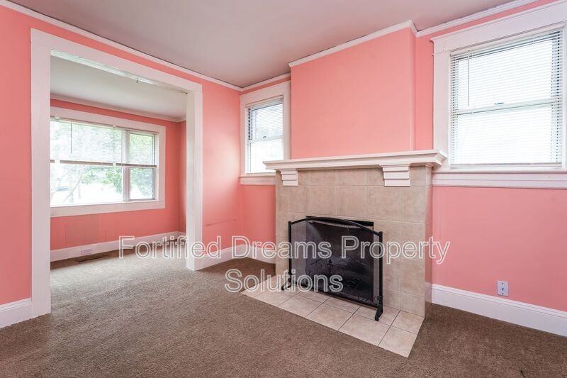 700 W 25th St - Photo 3 of 15