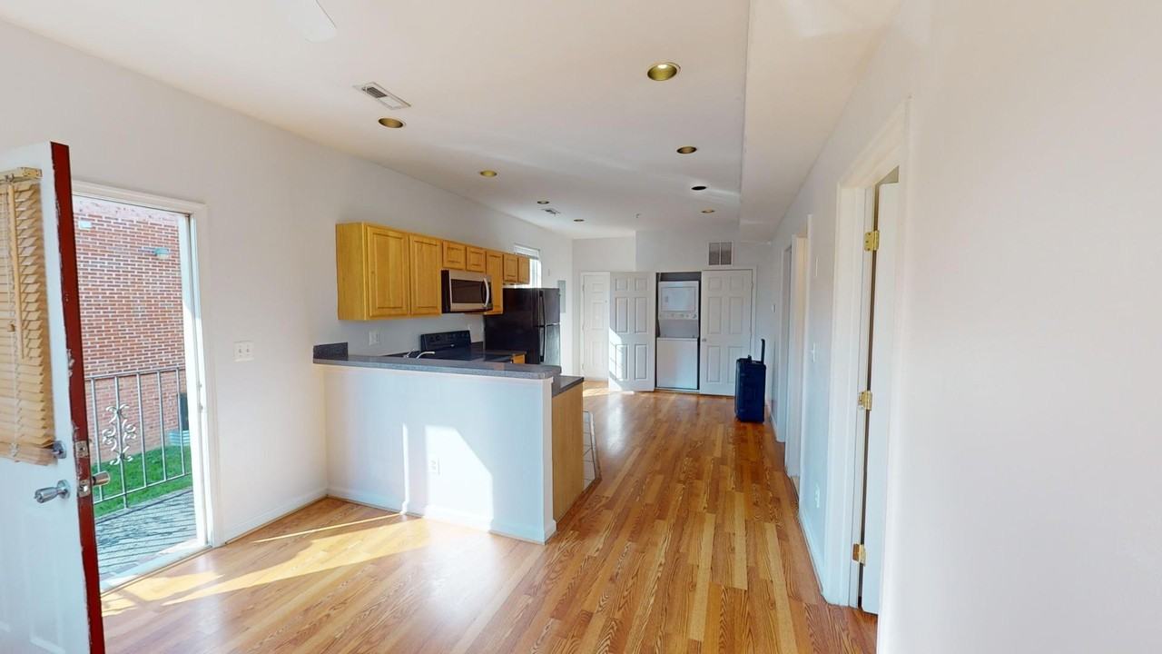 732 Park Rd Nw #104 - Photo 3 of 16