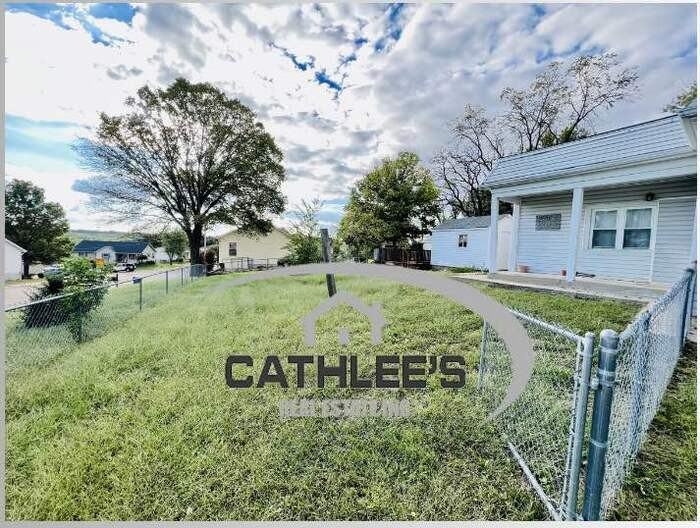 1227 N Washington Ave - Photo 2 of 6