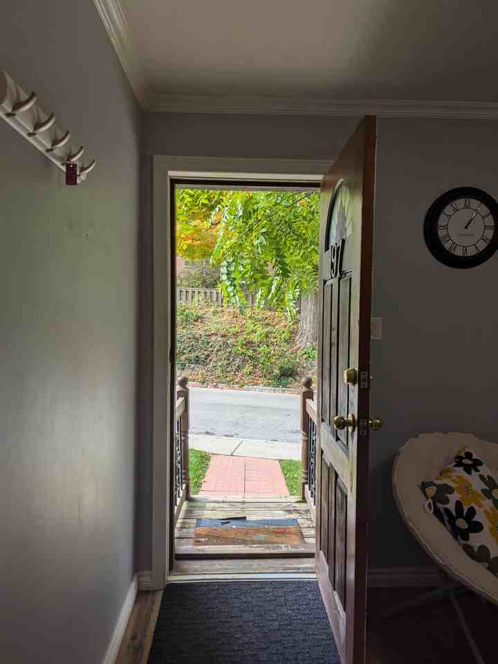 197 Charlotte Street South - Photo 3 of 15