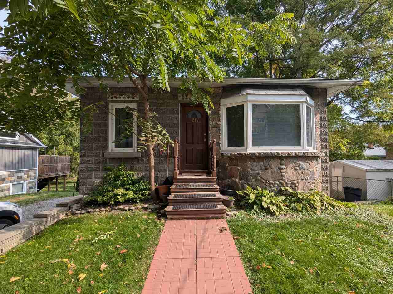 197 Charlotte Street South - Photo 2 of 15