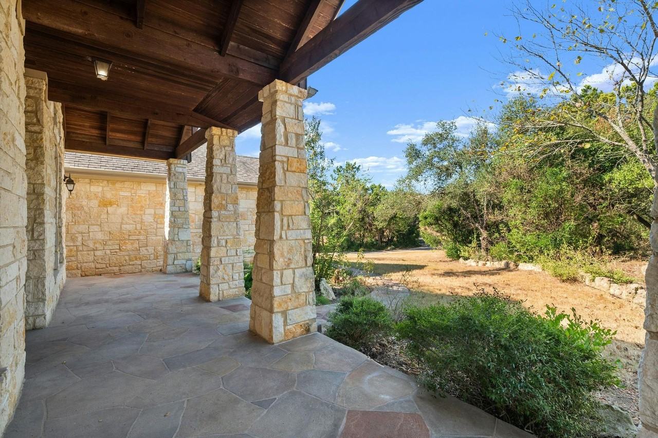 1017 Canyon View Rd - Photo 2 of 28