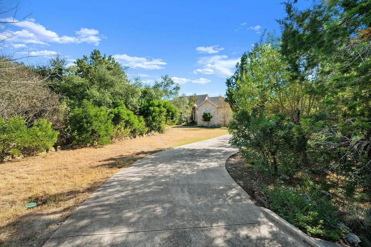 1017 Canyon View Rd - Photo 3 of 28