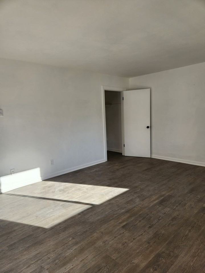 716 Cavalier Blvd - Photo 3 of 11