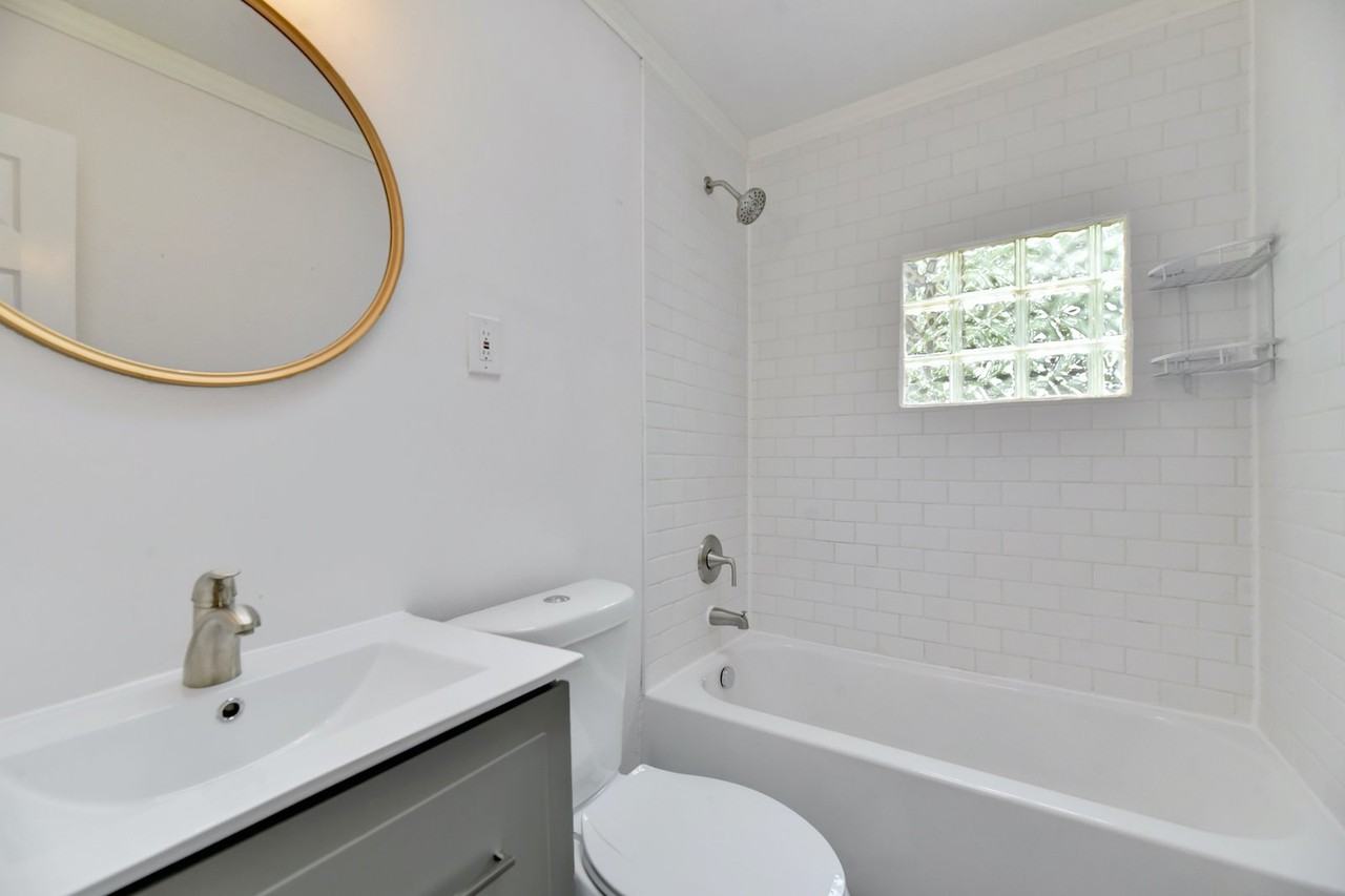 3709 Hollywood Ave - Photo 2 of 15