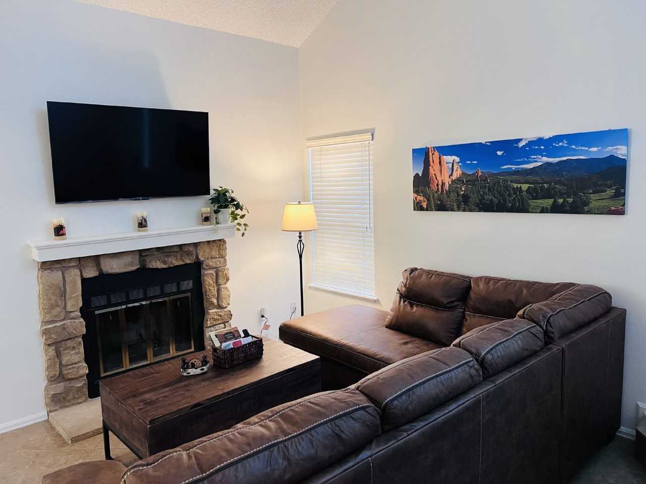 754 Crown Point Dr - Photo 3 of 18