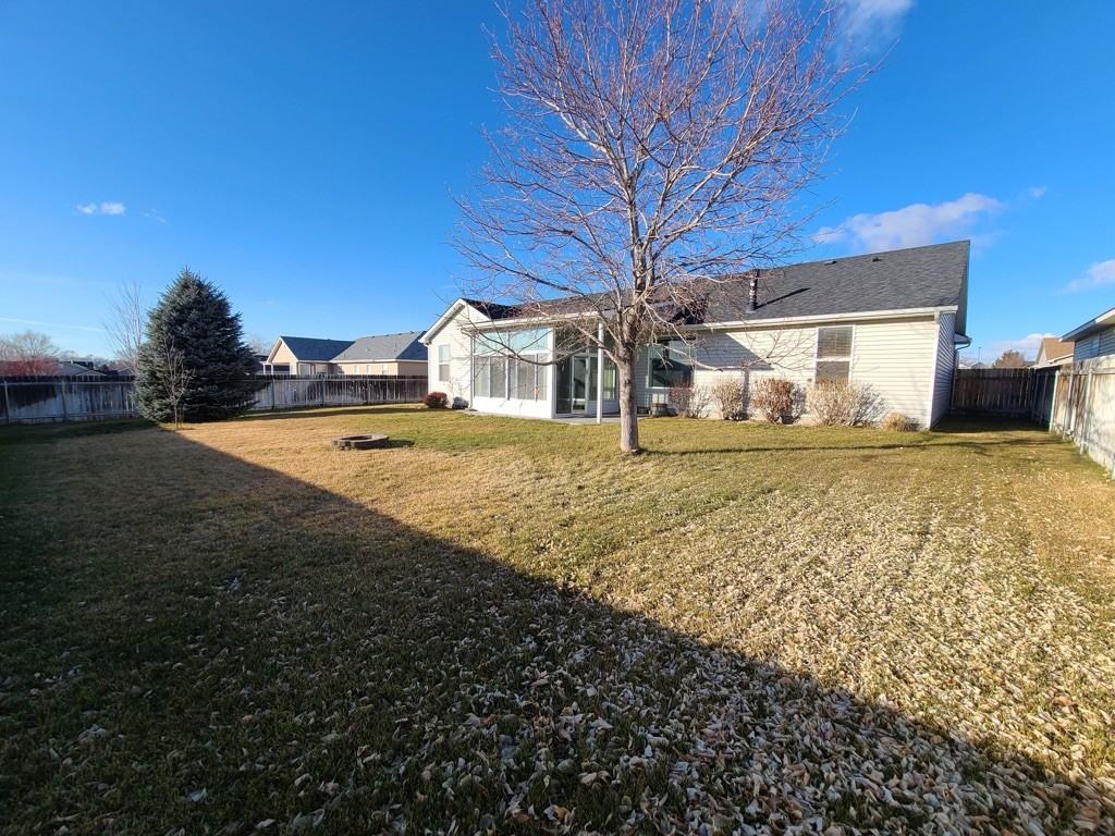 1509 E 15th N - Photo 2 of 11