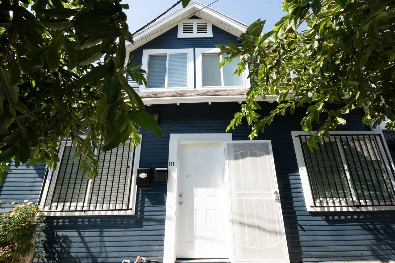 W 2nd St & S Bixel St #1