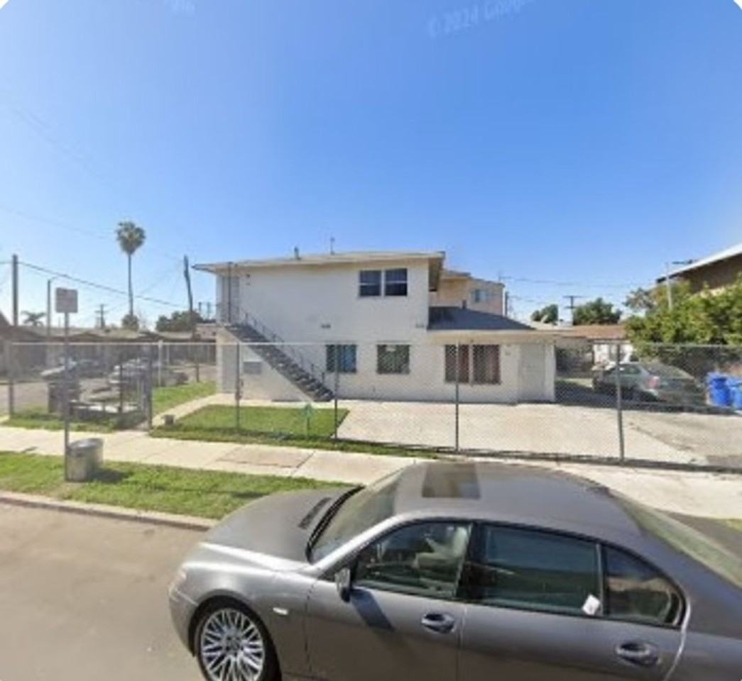 4421 Wall St - Photo 2 of 10