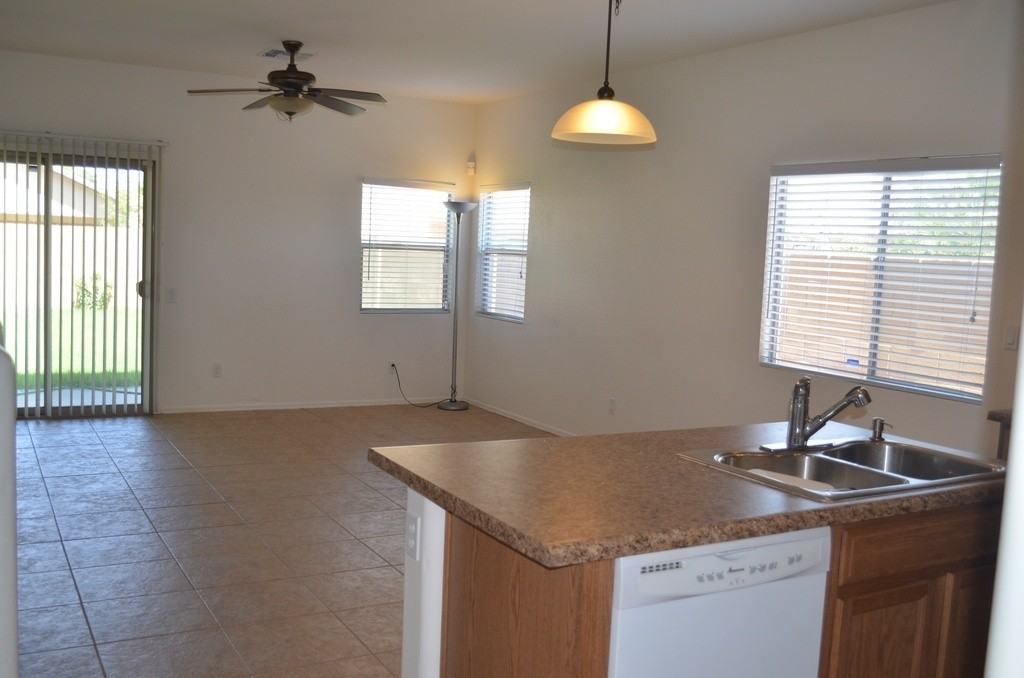 5320 W Carson Rd - Photo 3 of 10