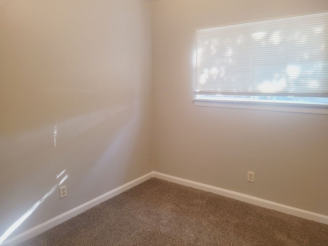 510 S Pine St #1 - Photo 7 of 10