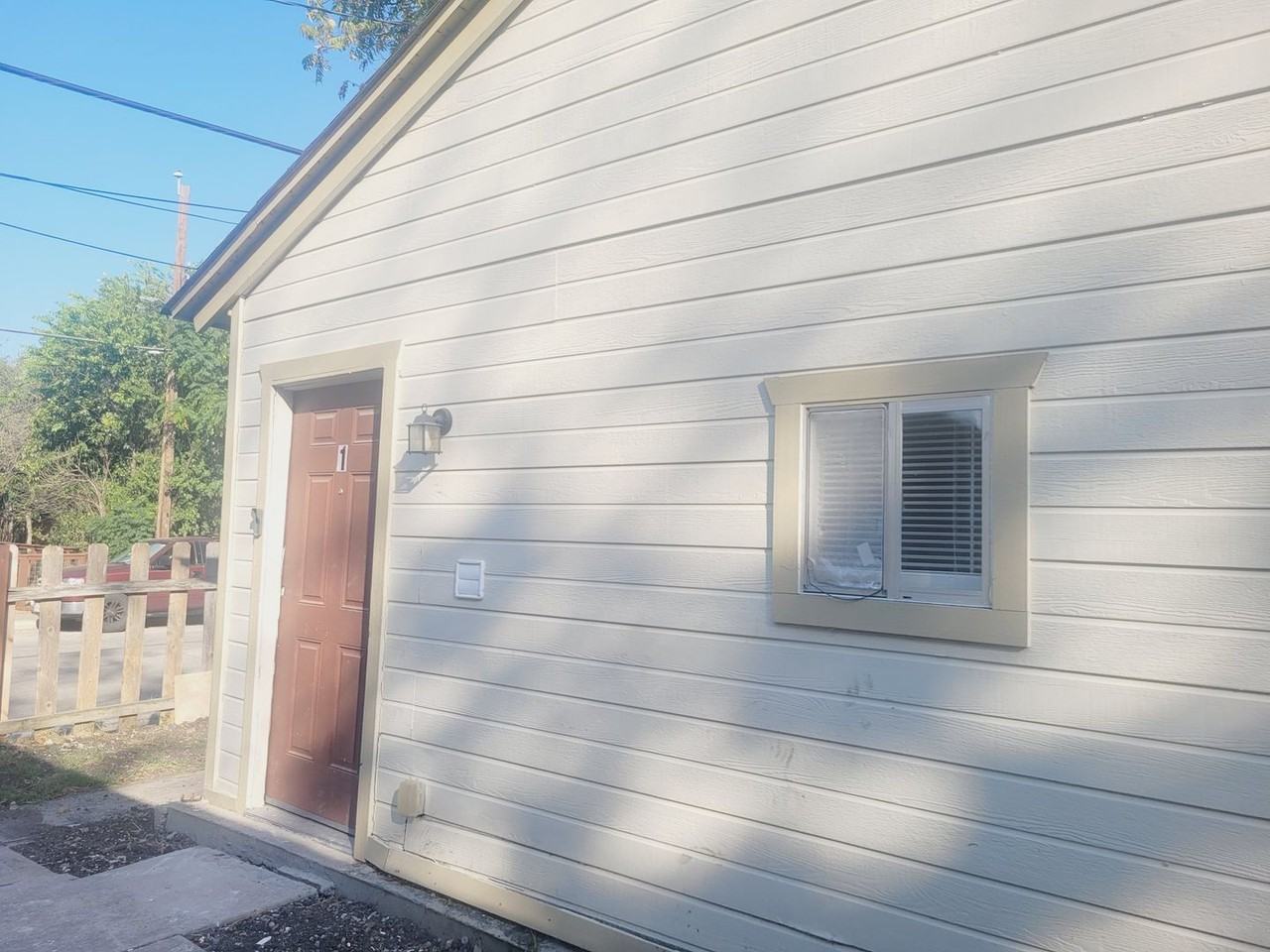 510 S Pine St #1 - Photo 2 of 10