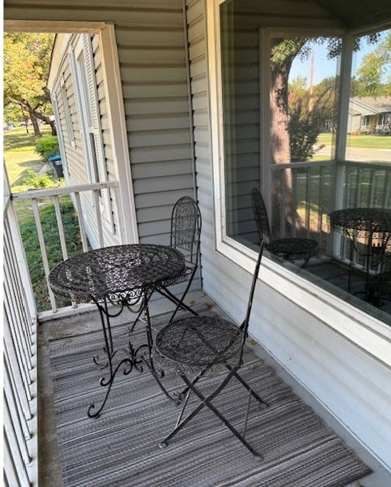 2100 W Lotus Ave - Photo 2 of 16