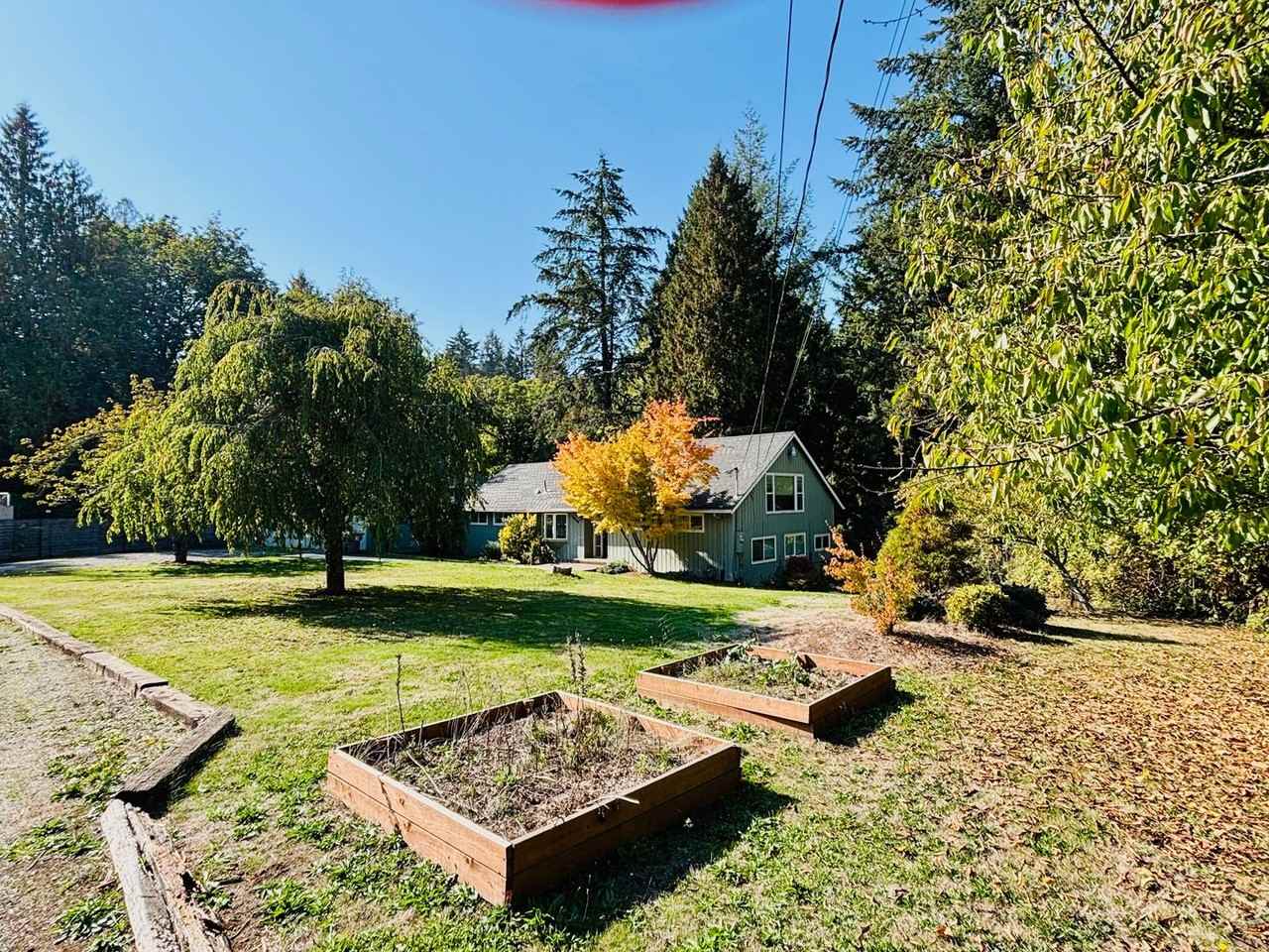 1095 Sw Plum Dr - Photo 2 of 19