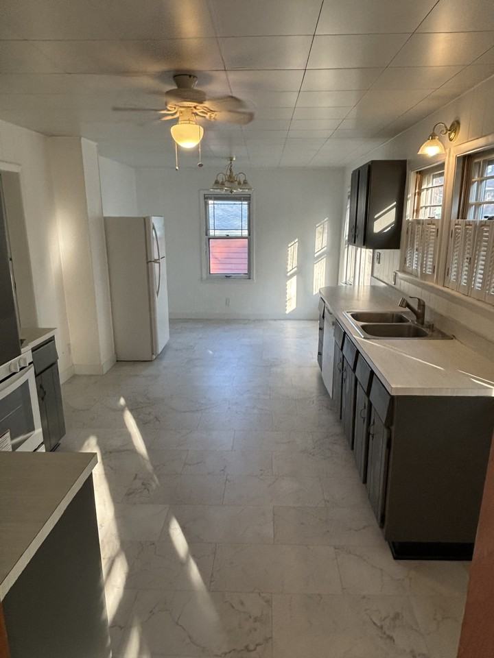 2301 N 10th St #1 - Photo 5 of 13