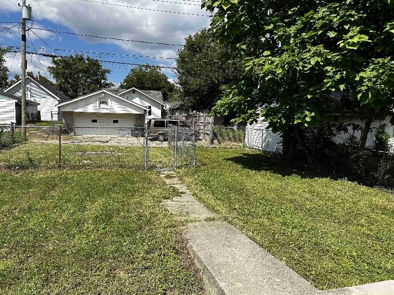 216 East 13th Street - Photo 4 of 31