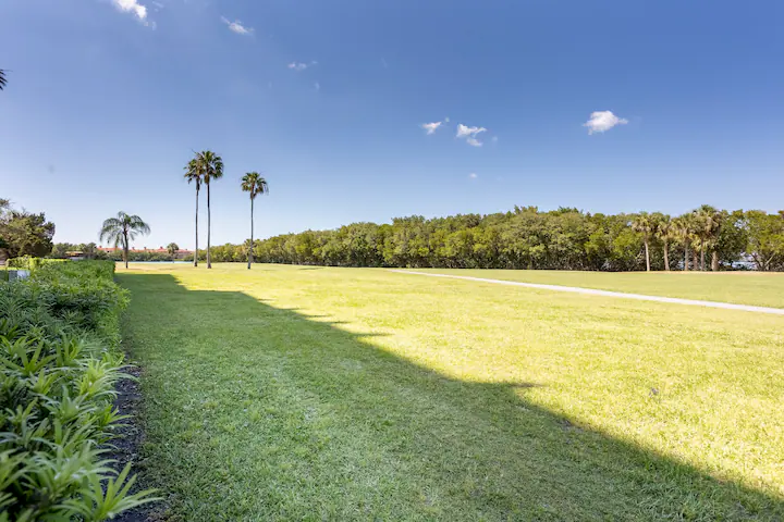 2618 Cove Cay Dr - Photo 2 of 10