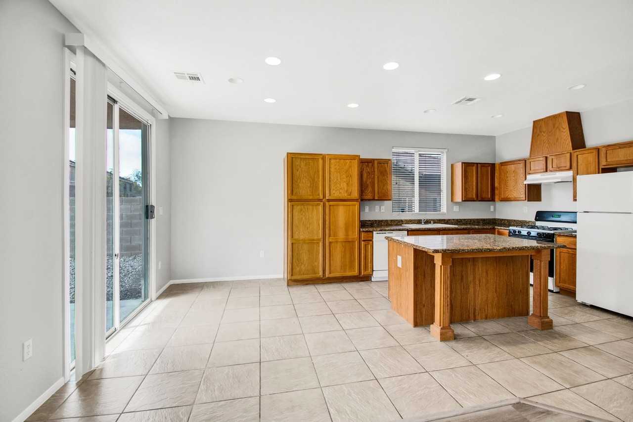 657 Powder Brook Dr - Photo 4 of 21