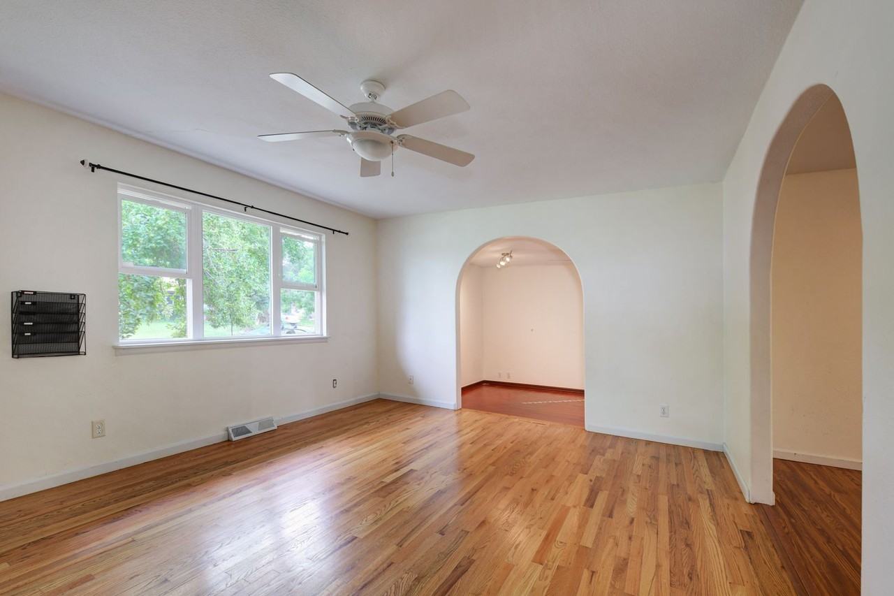 875 39th St - Photo 5 of 27