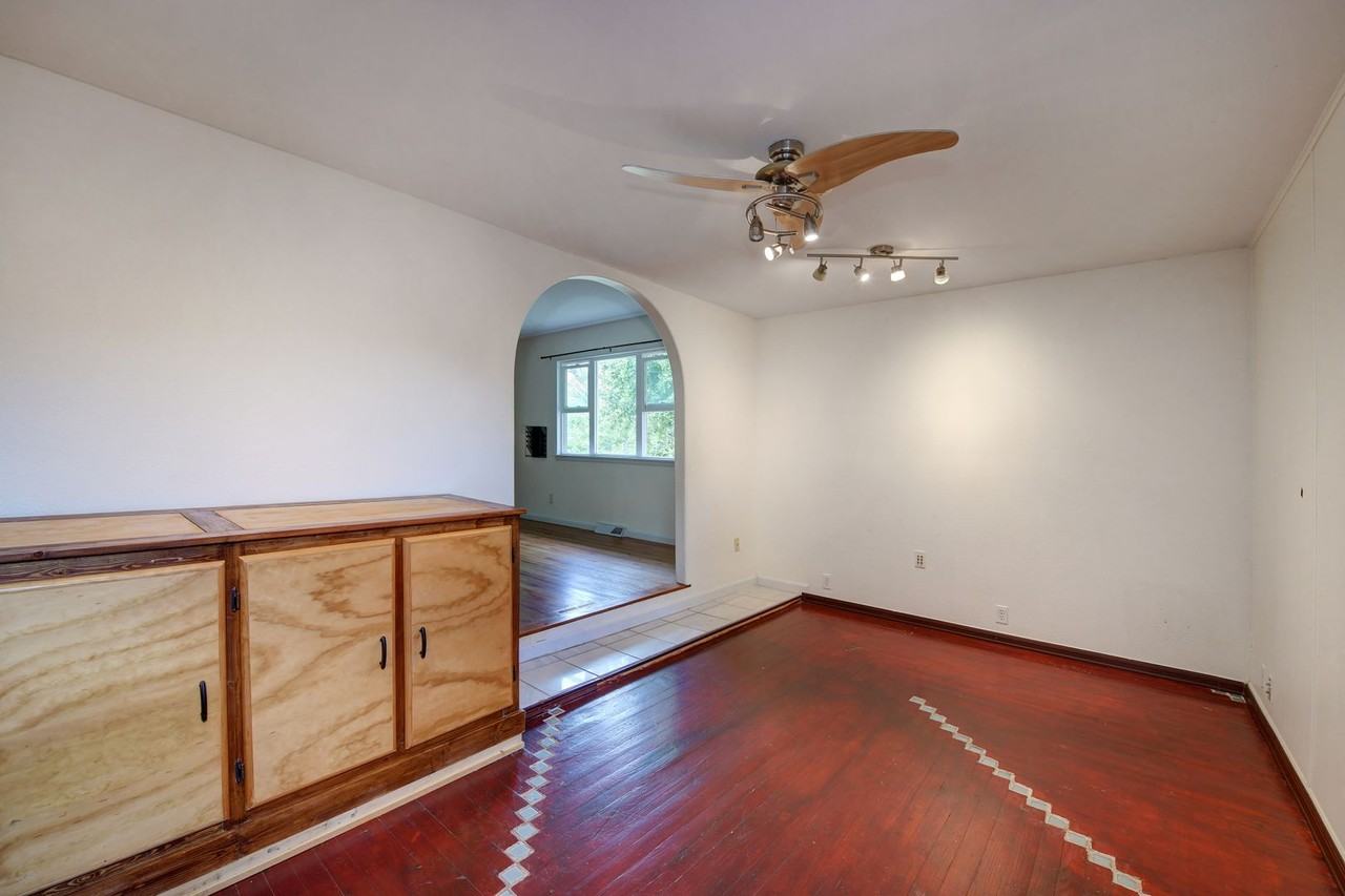 875 39th St - Photo 7 of 27