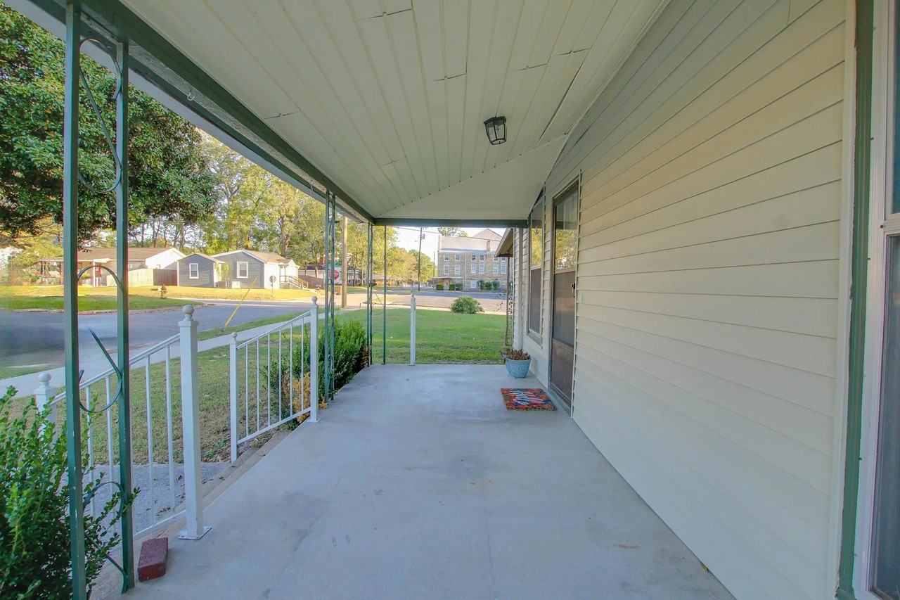 201 Sloss St Ne - Photo 2 of 14