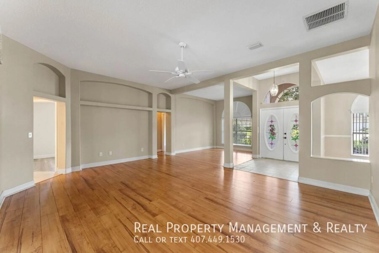 124 Breezewood Dr - Photo 2 of 19